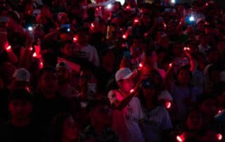 How Sports Events Use LED Bracelets to Unite Fans 3 Light up wristband for lighting design