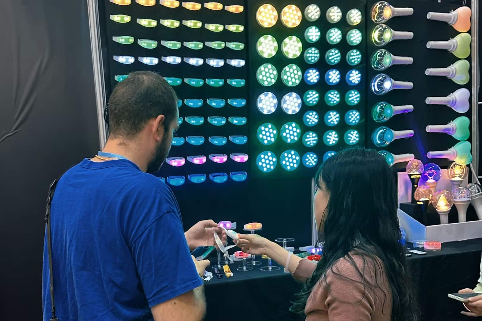 gflai-canton-fair-visitors-interaction-1 Visitors interacting with GFLAI LED event products at the Canton Fair